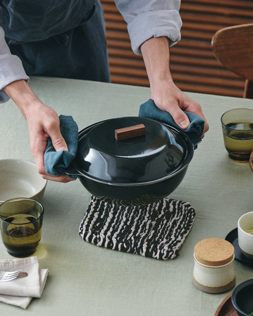 Kinto KAKOMI IH-Emaille-Topf 2L Holzkohle