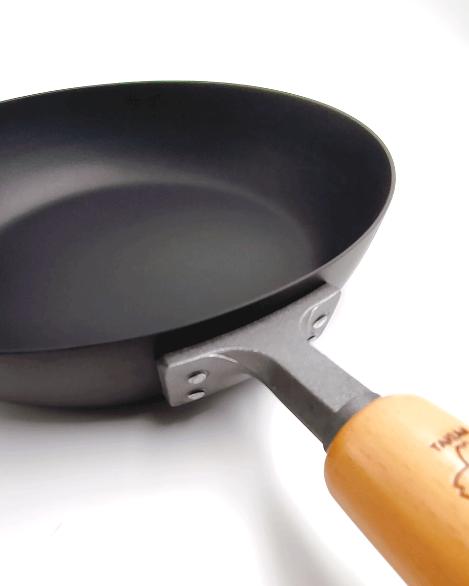 Nihon Yoshokki Takumi Japan Magma Plate Eisenpfanne 26cm