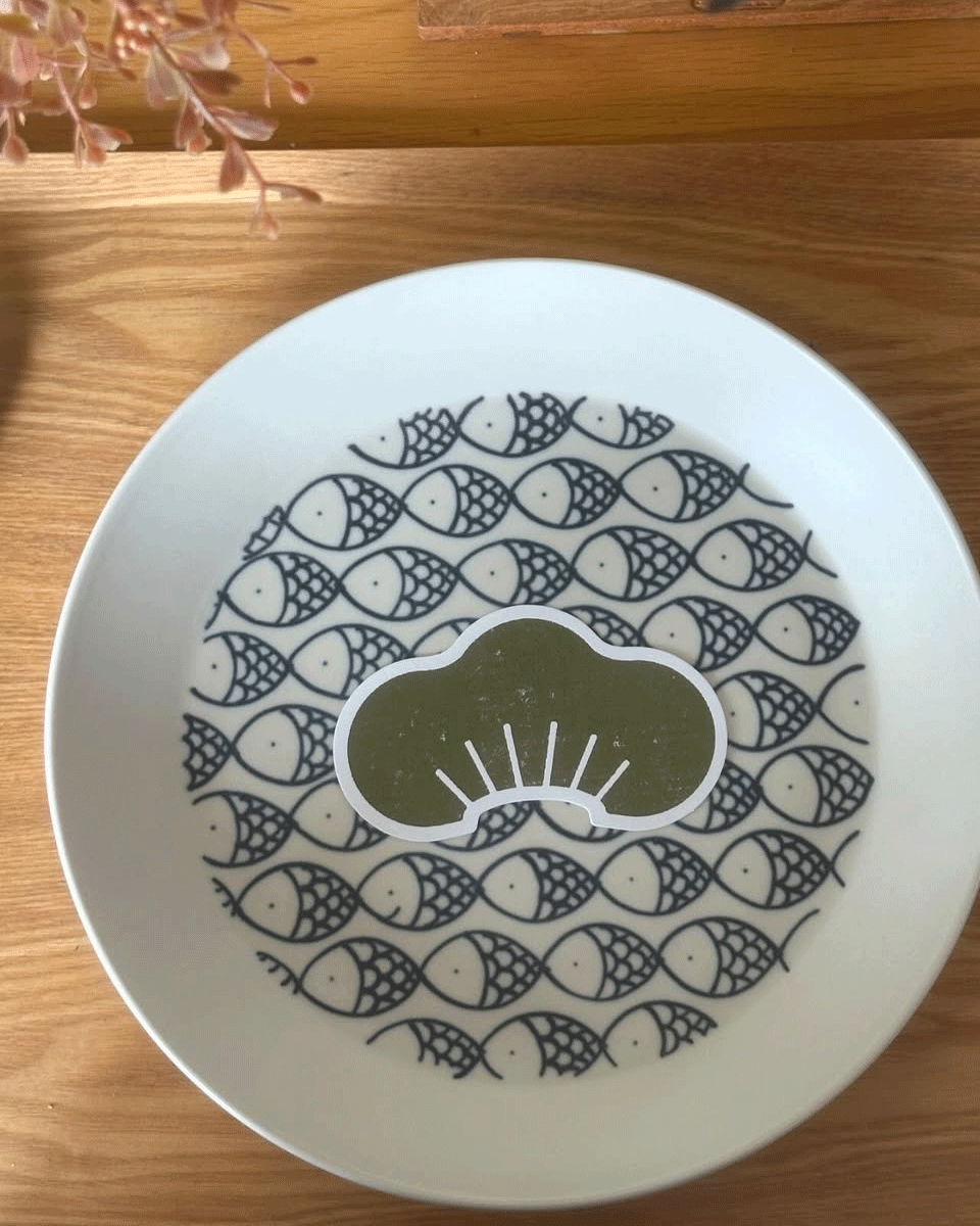 Tobeyaki Teller aus der Fischserie im natürlichen Stil