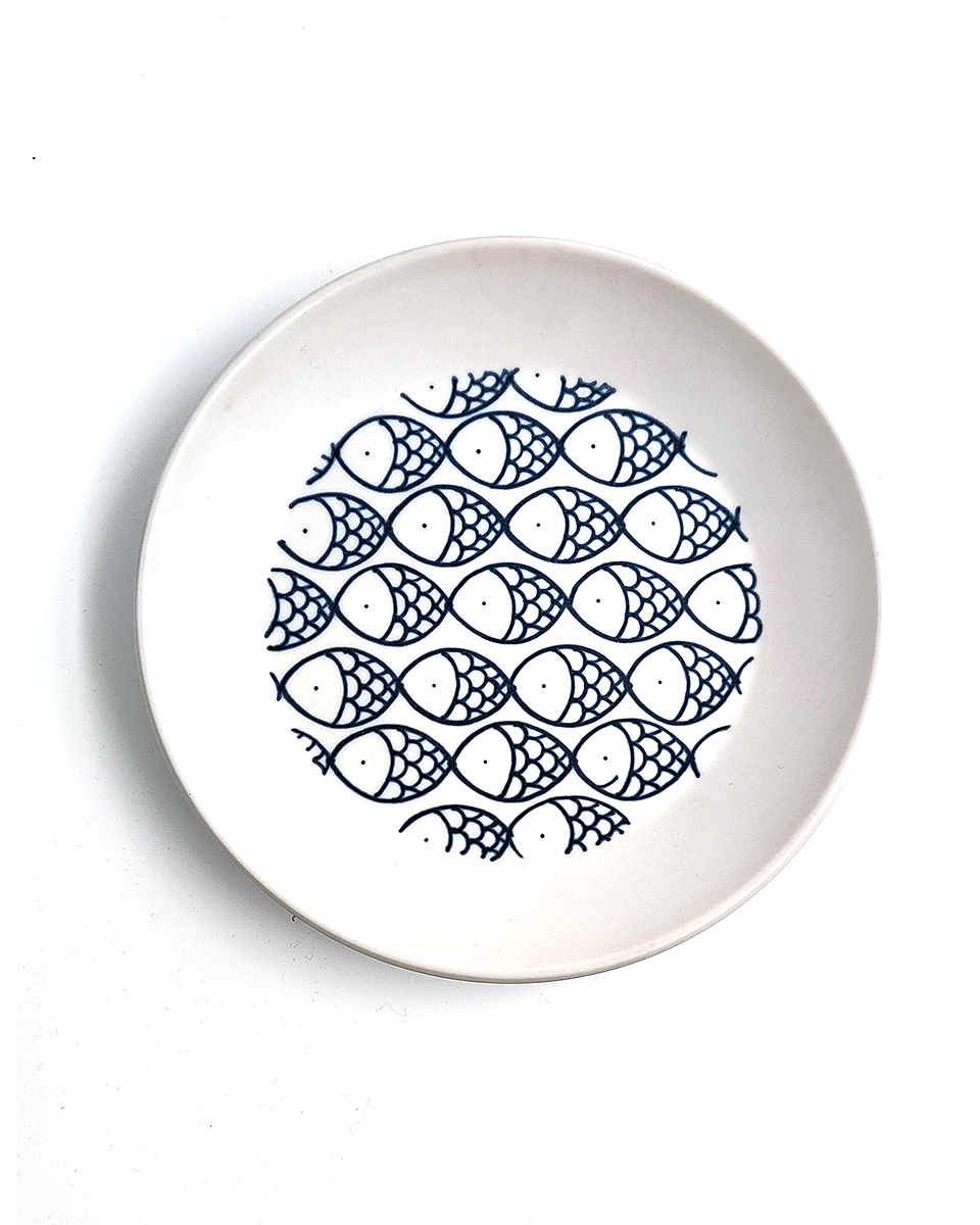 Tobeyaki Teller aus der Fischserie im natürlichen Stil