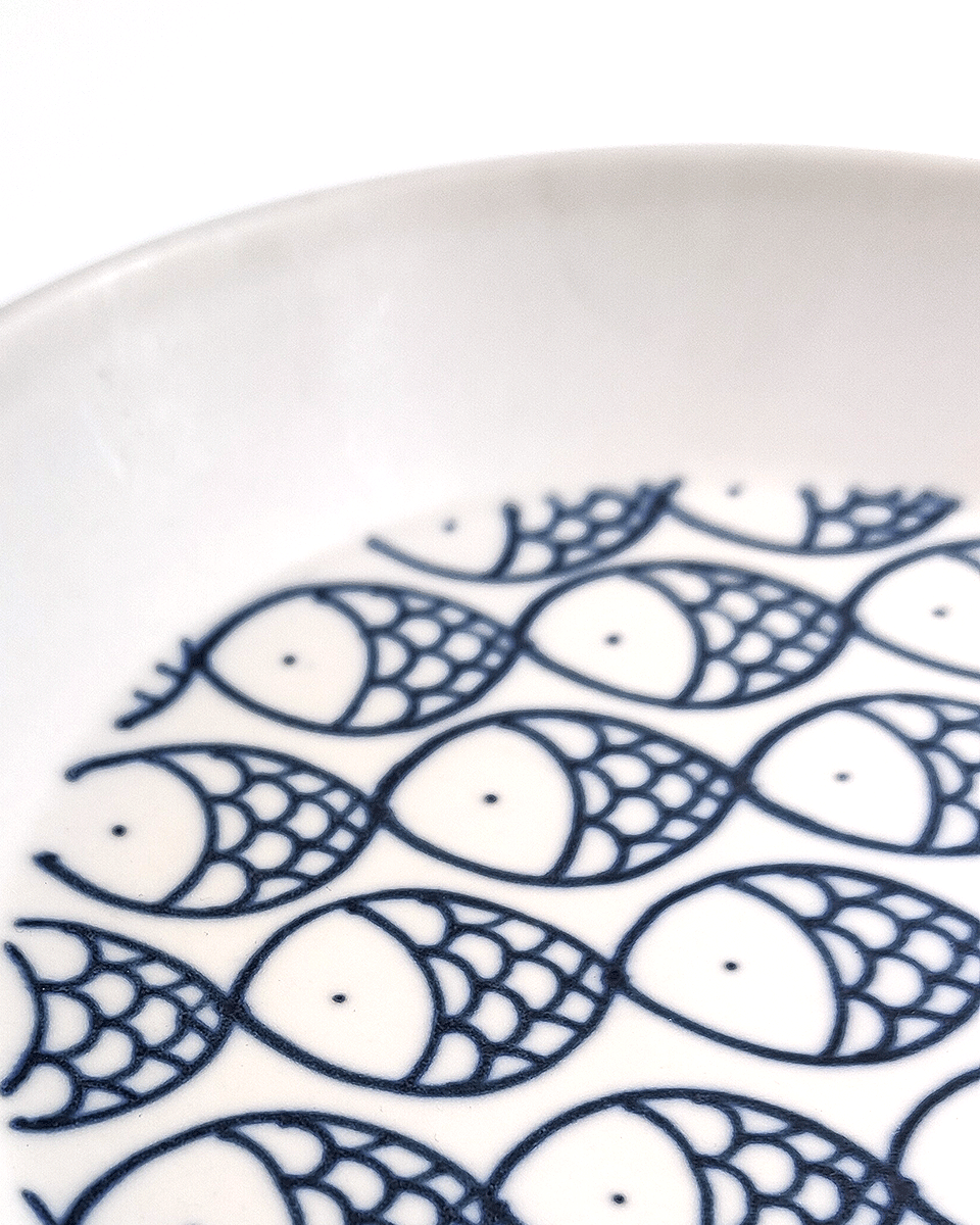 Tobeyaki Teller aus der Fischserie im natürlichen Stil